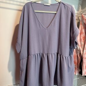 Plum oversized & flowy Entro shirt